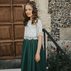 bridesmaid wearing hunter green skirt and lace top